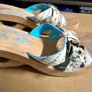 Women's Vintage Y2K Era Skechers Wedge Sandals